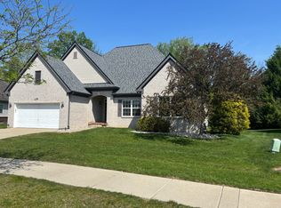 2108 Lagoon Dr, Rochester Hills, MI 48309