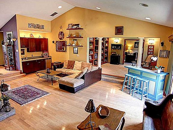 5th image of 430 Shadywood Dr