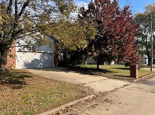 1643 W McGee St, Springfield, MO 65807