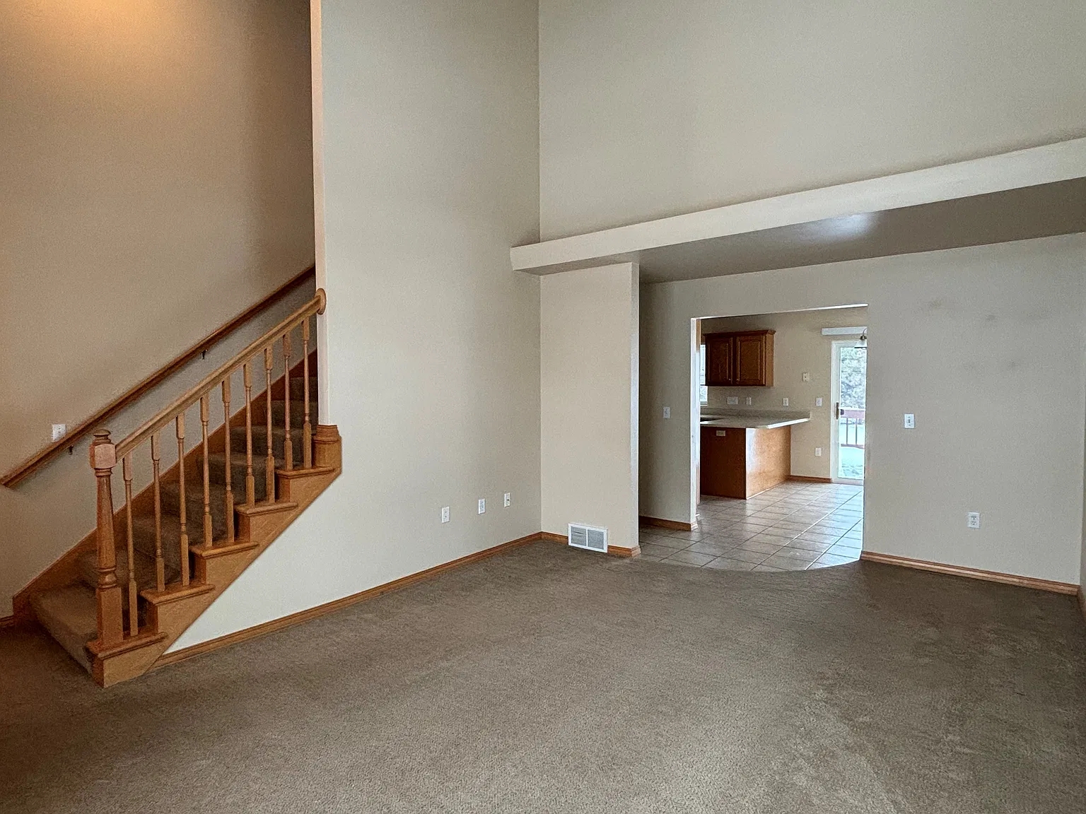 3 bed, 3500 sqft, $2,200 — Photo 3