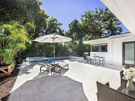 2nd image of 1860 SW 13th St