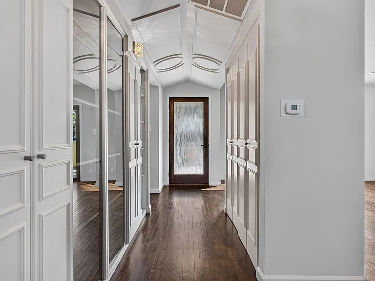 1727 Delaware Ave — Photo 14