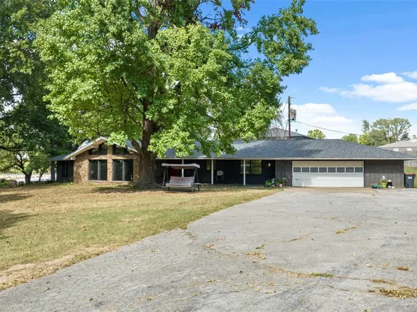 606 Sanders Ave, Springdale, AR 72764