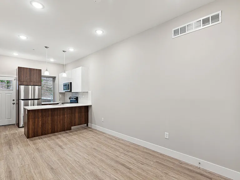1333 Snyder Ave #1 — Photo 4