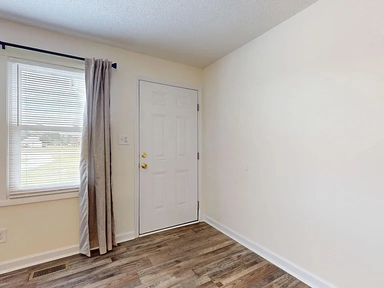 1906 Leslie Campbell Ave — Photo 6
