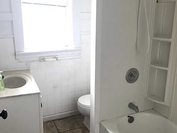 4th image of 3235 Mount Pleasant St #2F