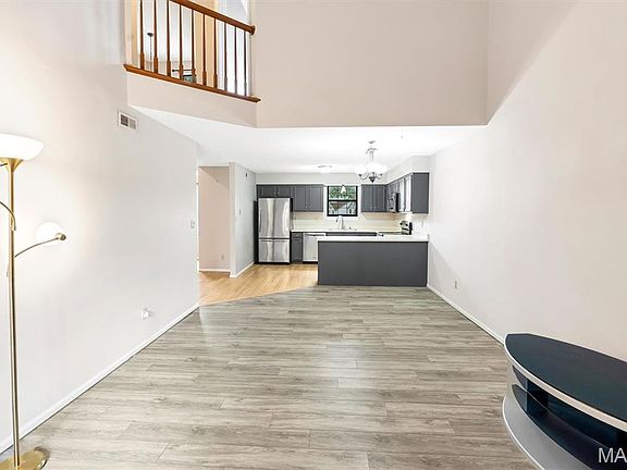 4th image of 7021 Green Tee Ct