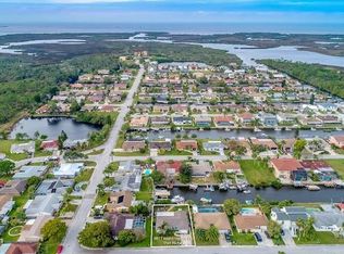 9817 Island Harbor Dr, Port Richey, FL 34668