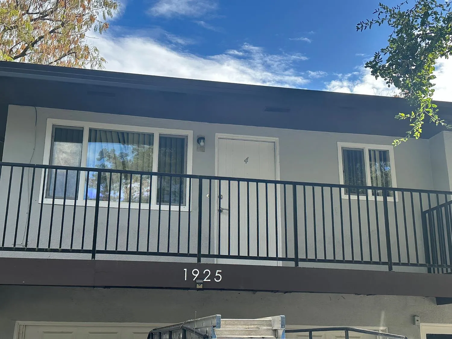 1925 Donner Ave APT 4 photo 1