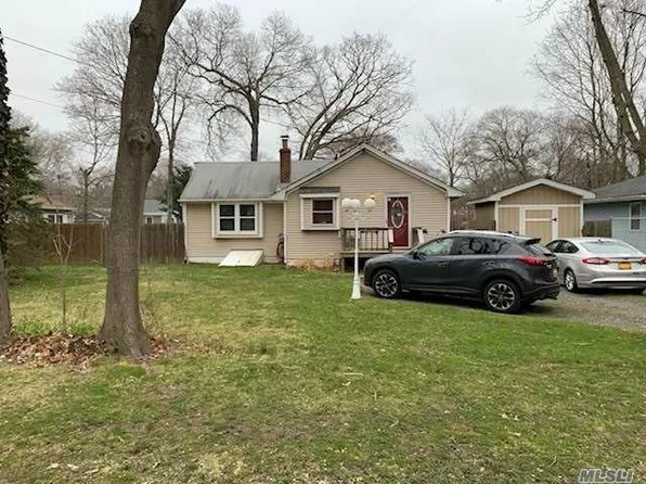 29 Vernon Ave, Mastic, NY 11950