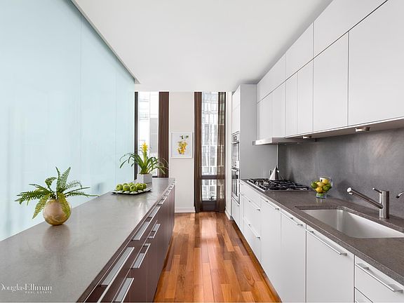 3rd image of 101 Warren St APT 3160