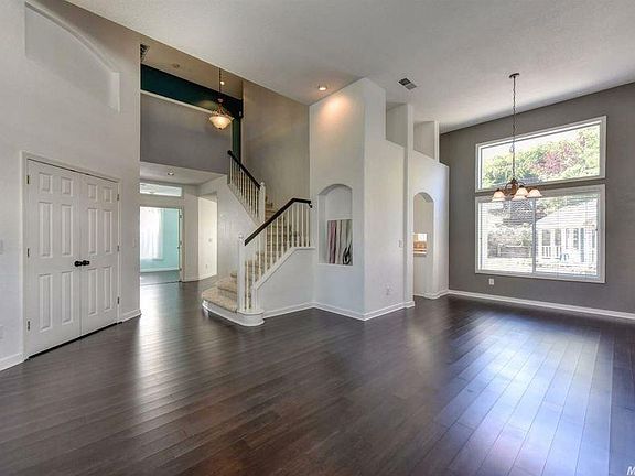 Dining/living room