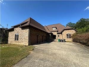 2nd image of 333 Normandy Ln