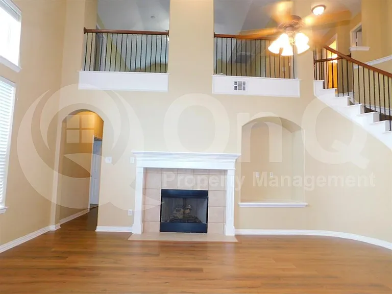 740 Peco St — Photo 5