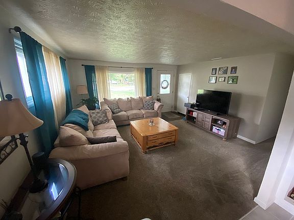 5th image of 9854 Oakwood Dr