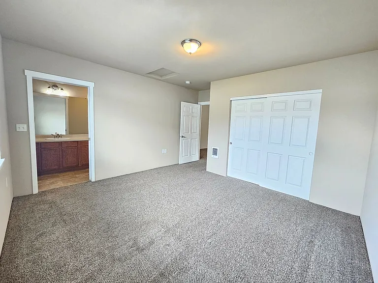 5205-5207 E Upriver Dr — Photo 14