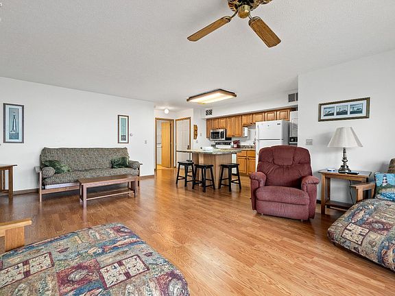 5th image of 248 W Lakeshore Dr APT D