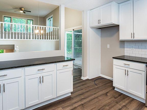 4th image of 819 Dorland Rd S