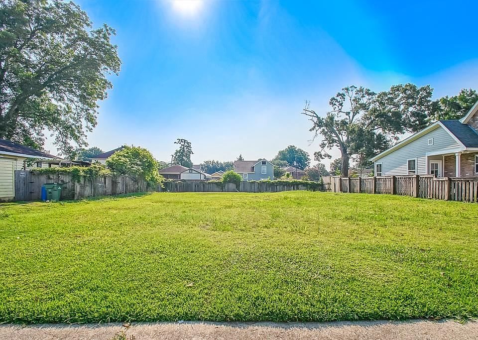 1st image of 40 Beverly Garden Dr