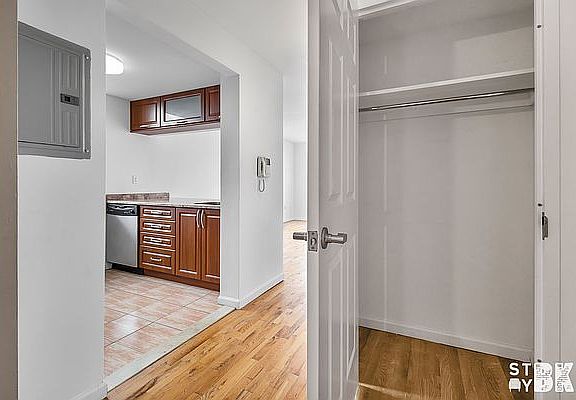 4th image of 358 Grove St #5L