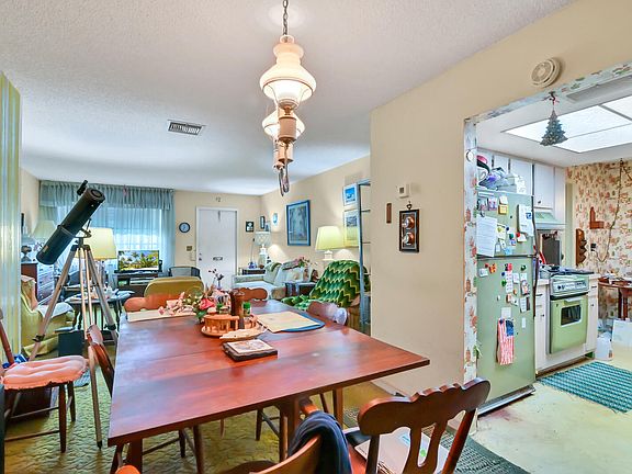 3rd image of 2110 SW Park Drive