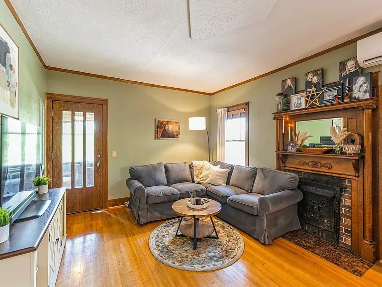 102 E Broadway St — Photo 13