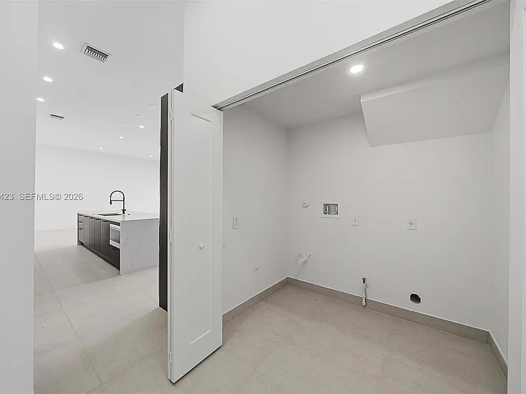 5718 Ashwood Cir W — Photo 66