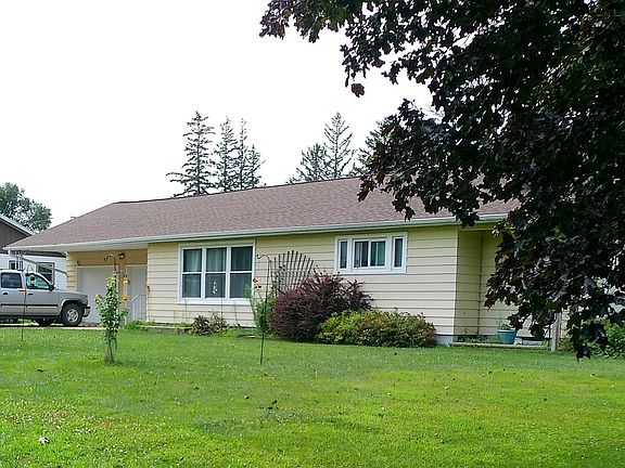 4th image of 110 Robert St