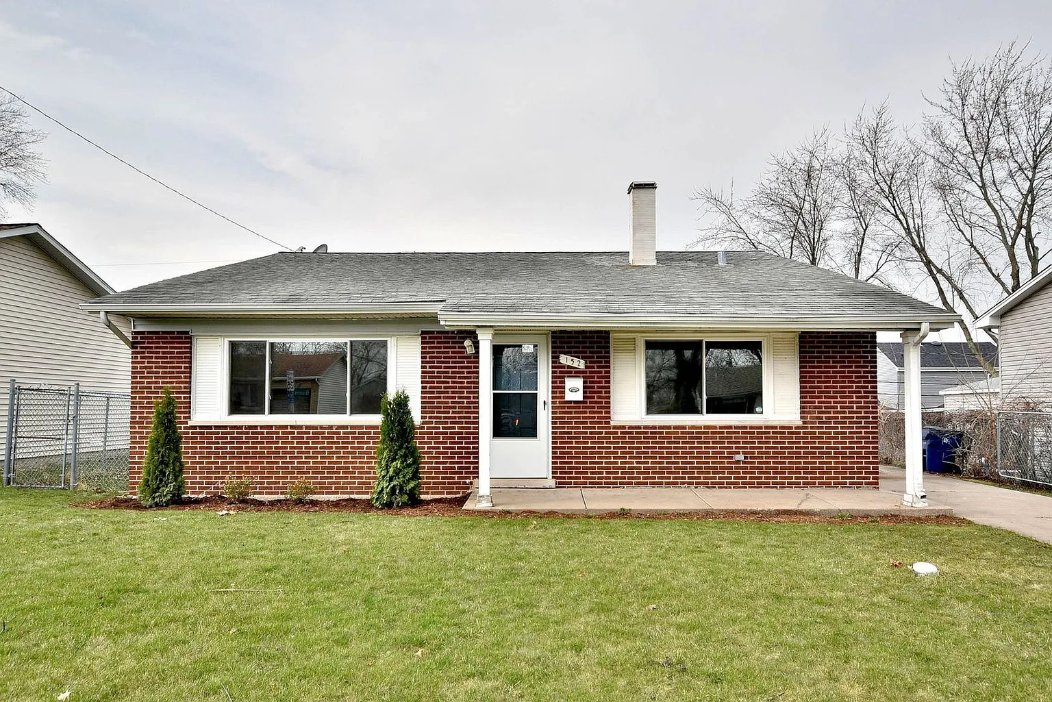 152 E Drummond Ave photo 1