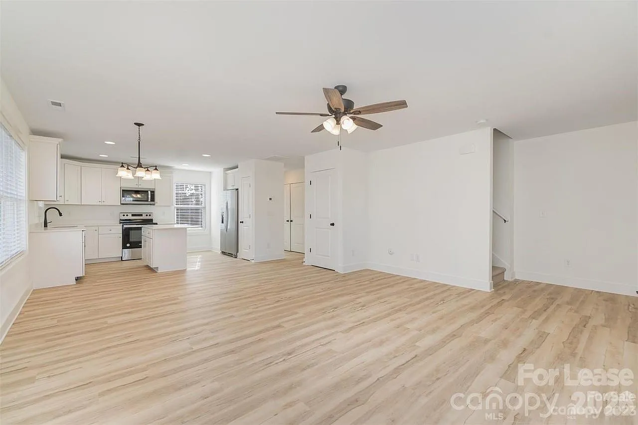 4 bed, 3.5 bath, 1867 sqft, $2,125 — Photo 4