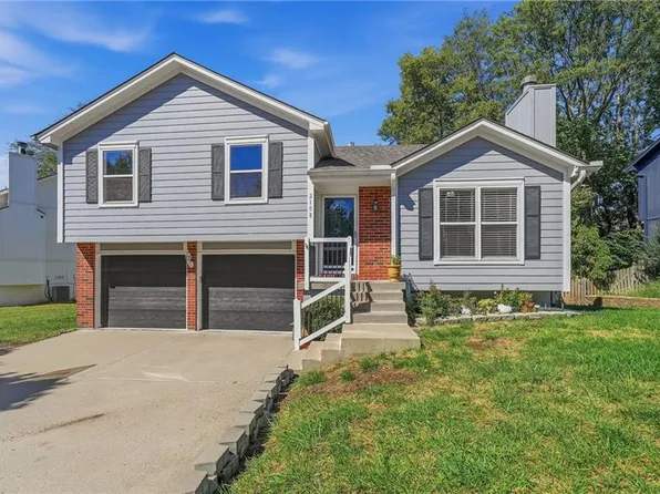 2108 SW Sterling Dr, Lees Summit, MO 64081