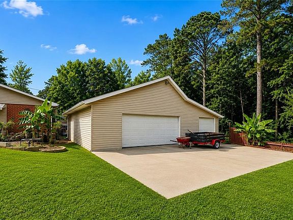 2nd image of 238 W Wedgewood Cir