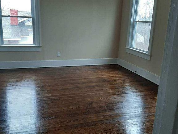 3rd image of 2939 Selma Ave