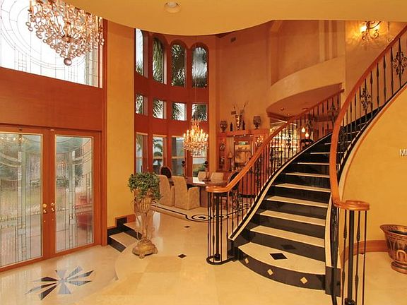 4th image of 2810 Kipps Colony Dr S
