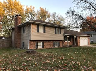 230 Woodland Dr, Salem, IL 62881