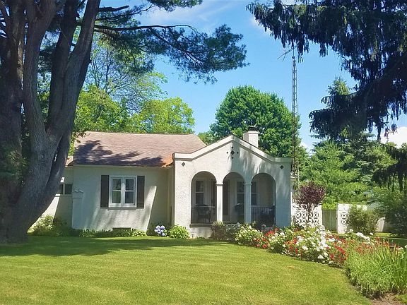 5th image of 660 Plymouth Dr
