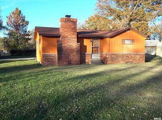 820 E 15th St, Centralia, IL 62801