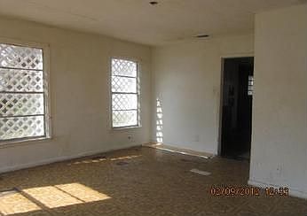 2nd image of 2655 Moffatt Ave