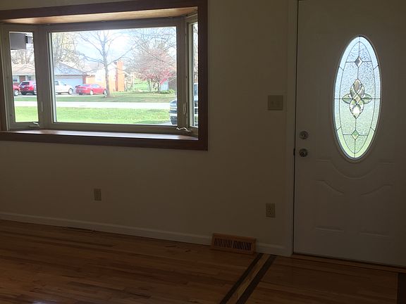 4th image of 8741 Meadowlark Dr