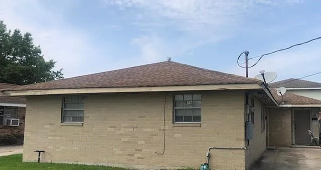 2 bed, 1.0 bath, 989 sqft, $1,200 — Photo 2