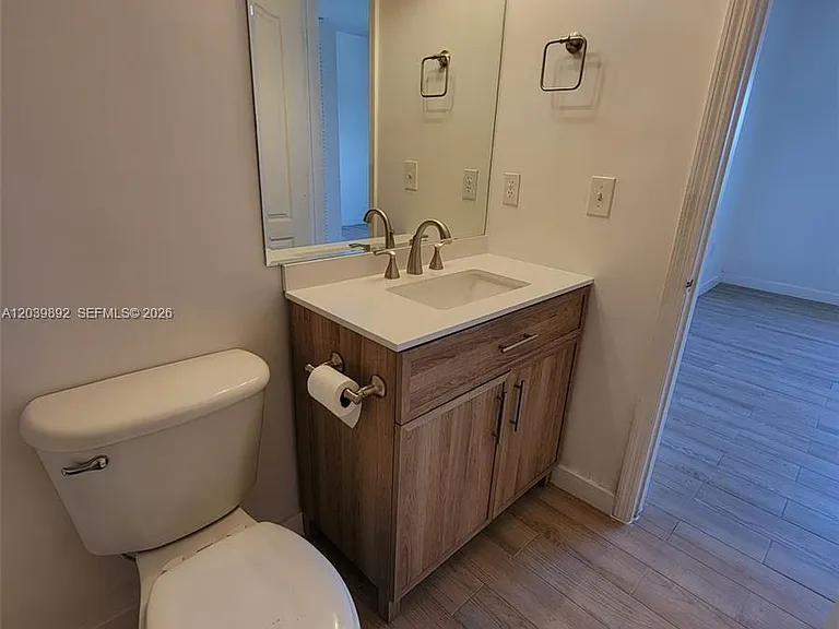 1300 NE 109th St #405 — Photo 19