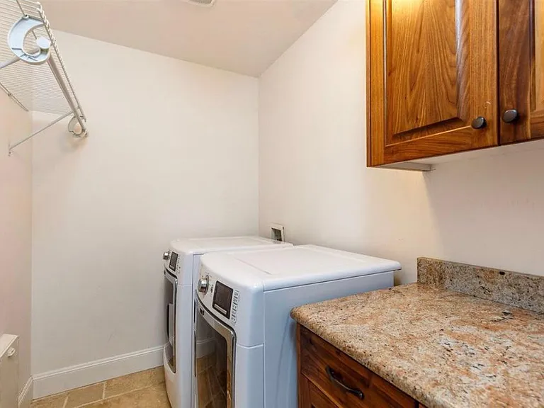 3716 Enfield Ave — Photo 15