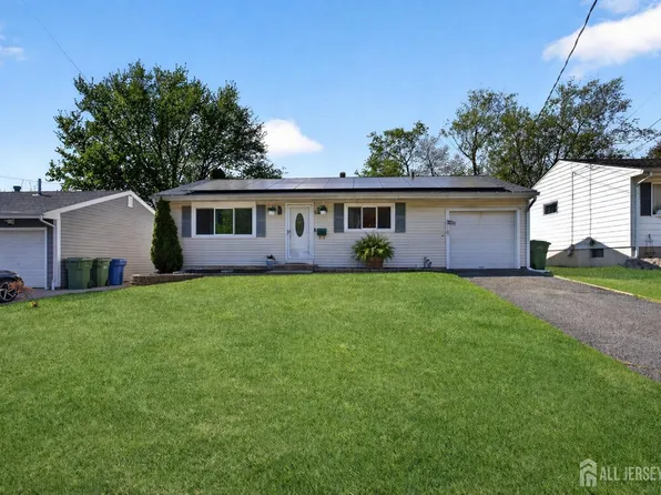 43 Buttonwood Dr, Parlin, NJ 08859