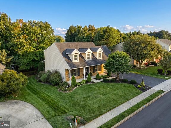 4th image of 717 Ash Dr