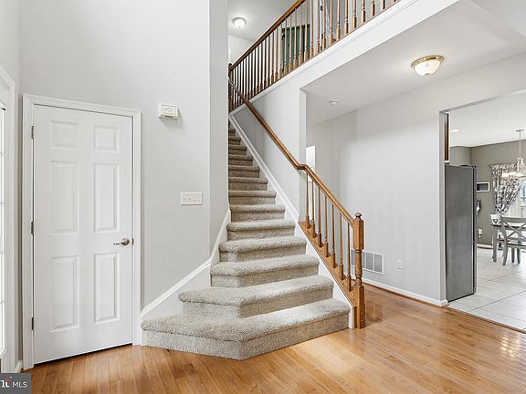 5th image of 1023 Wheatfield Dr