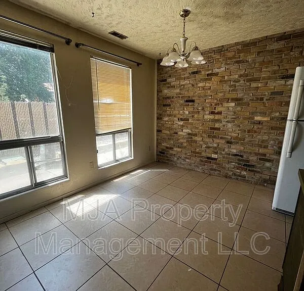 1165 Edgewood Dr #7 — Photo 2