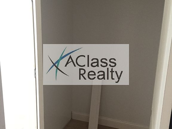 3rd image of 3157 Steinway St #3F
