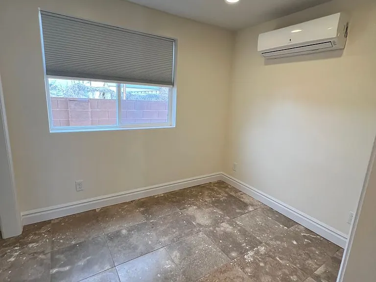 303 N 100 W — Photo 8