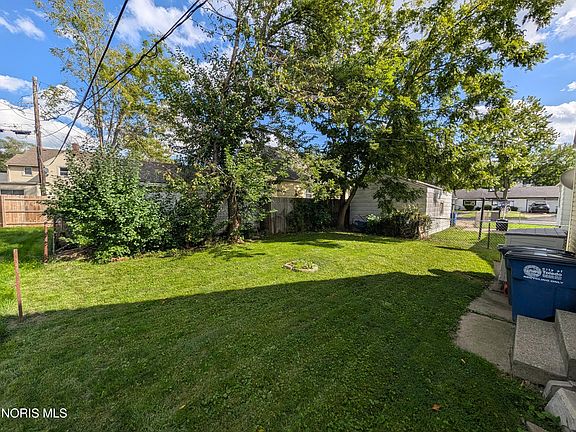 3rd image of 1910 Fernhill Rd