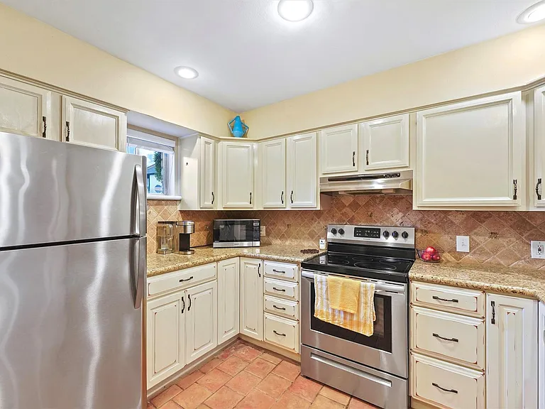 1953 Stoney Brook Dr #1953 — Photo 4